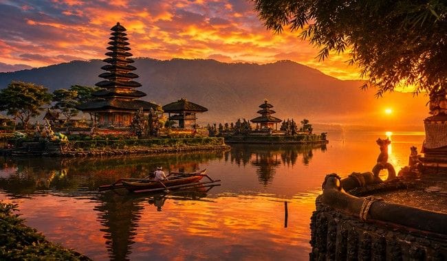 Danau Beratan Bali, Pilihan Tepat untuk Menikmati Keindahan Danau dan Pura Ikonik di Bali