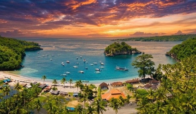 Crystal Bay, Destinasi Pantai yang Menarik di Nusa Penida