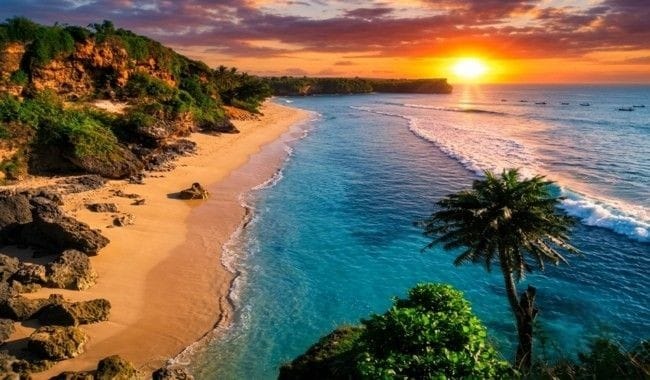 Pantai Balangan Bali, Destinasi Wisata Pantai dengan Panorama Tebing yang Memukau