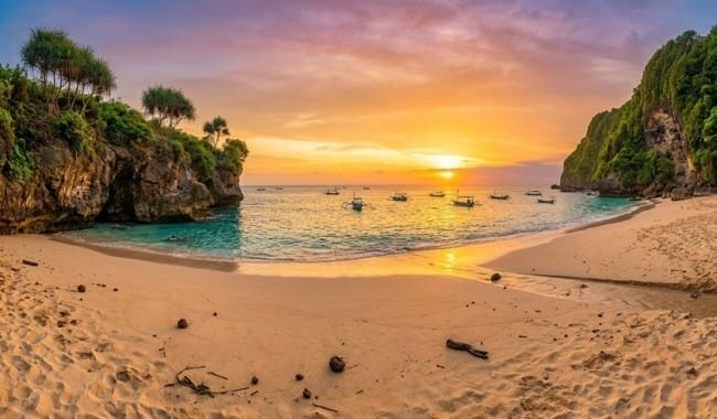 Pantai Nyang Nyang Bali, Hidden Beach dengan Panorama Alam yang Memukau