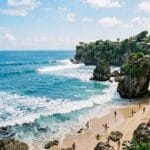 Blue Point Beach Bali, Pantai Eksotis dengan Tebing Indah dan Ombak Kelas Dunia