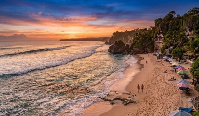 Dreamland Beach Bali, Pantai Pasir Putih dengan Panorama Tebing yang Memukau