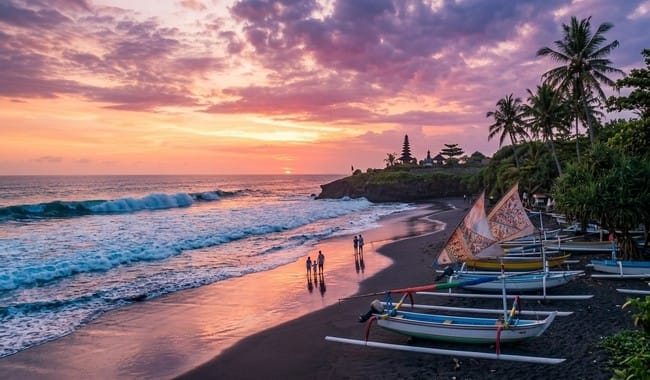Pantai Yeh Gangga Bali, Pantai Eksotis dengan Pura di Tepi Laut Tabanan