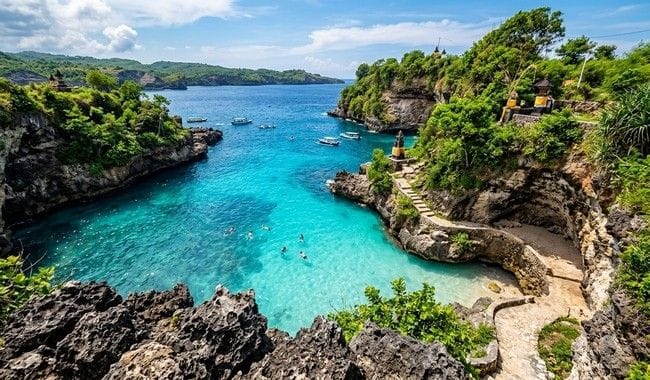 Blue Lagoon Bali Pantai Tenang dengan Air Jernih di Padangbai
