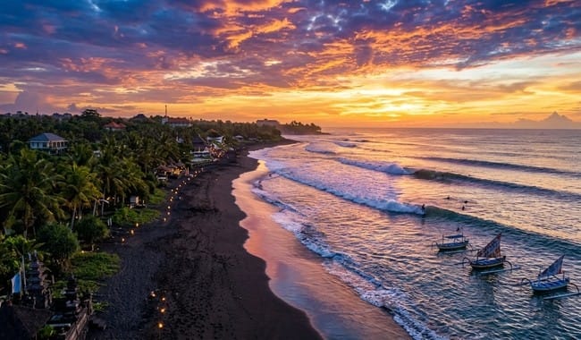 Pantai Keramas Bali Pesona Pantai Eksotis dan Surga Selancar di Gianyar