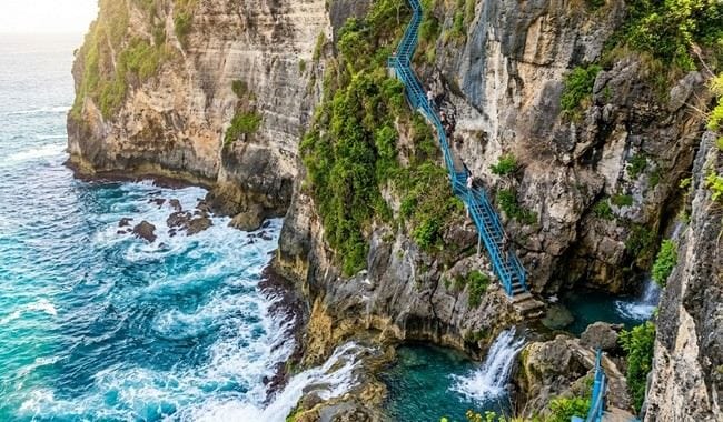 Peguyangan Waterfall Nusa Penida & Jacob’s Ladder Pesona Alam dan Petualangan