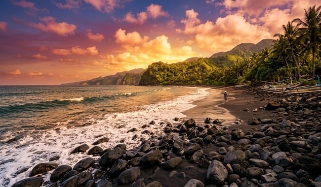 Yeh Leh Beach, Pantai Unik dengan Hamparan Batu Besar di Tabanan Bali